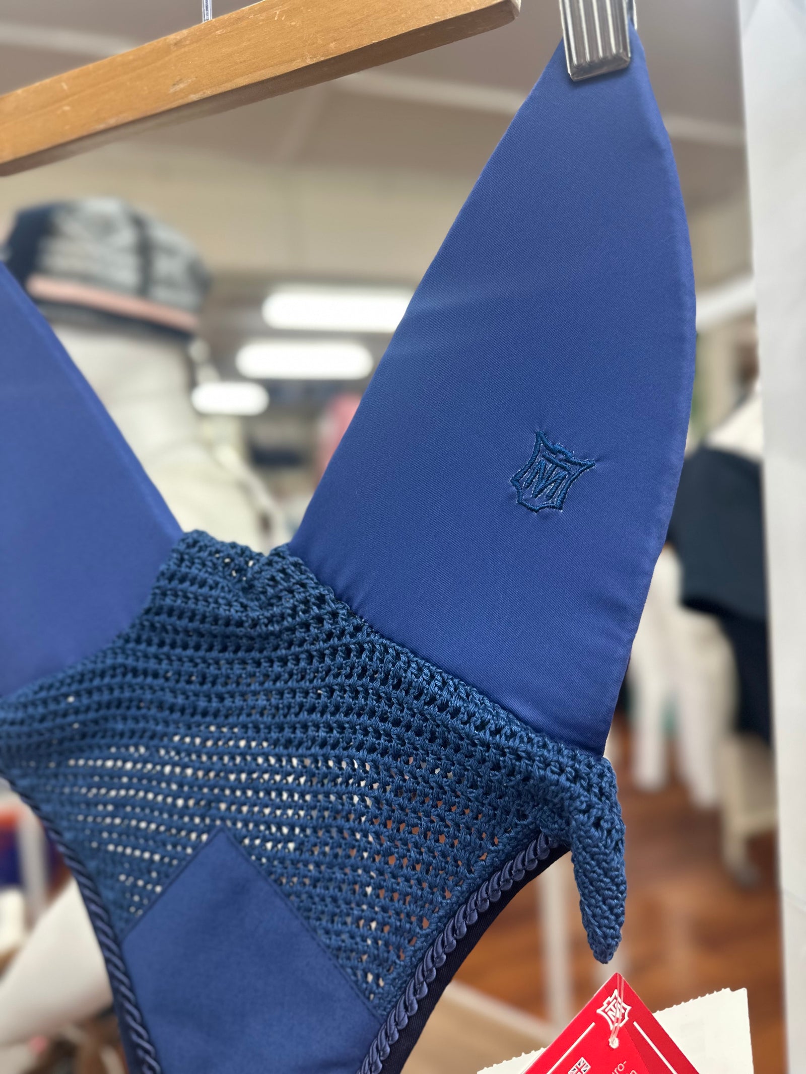 E.A. Mattes Soundless Bonnet