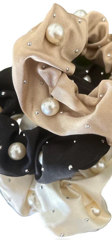 MP SCRUNCHIE SATIN & PEARL