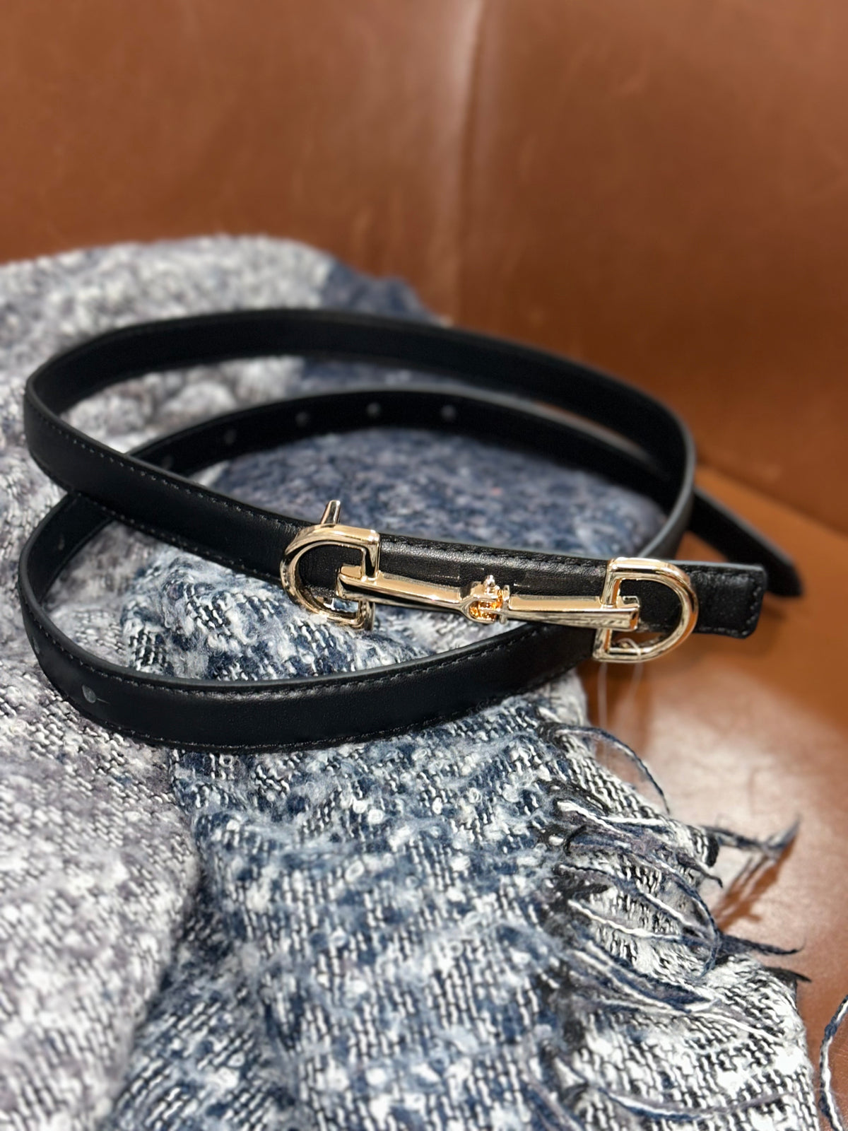 Thin Horseshoe Buckle Belt