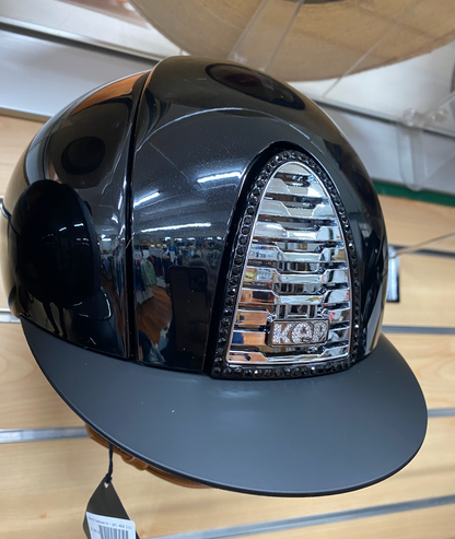 Kep Cromo 2.0 Polish Black with Black Matt Visor, Black Crystal Frame, Crystal Frame and Beige Chin Strap.