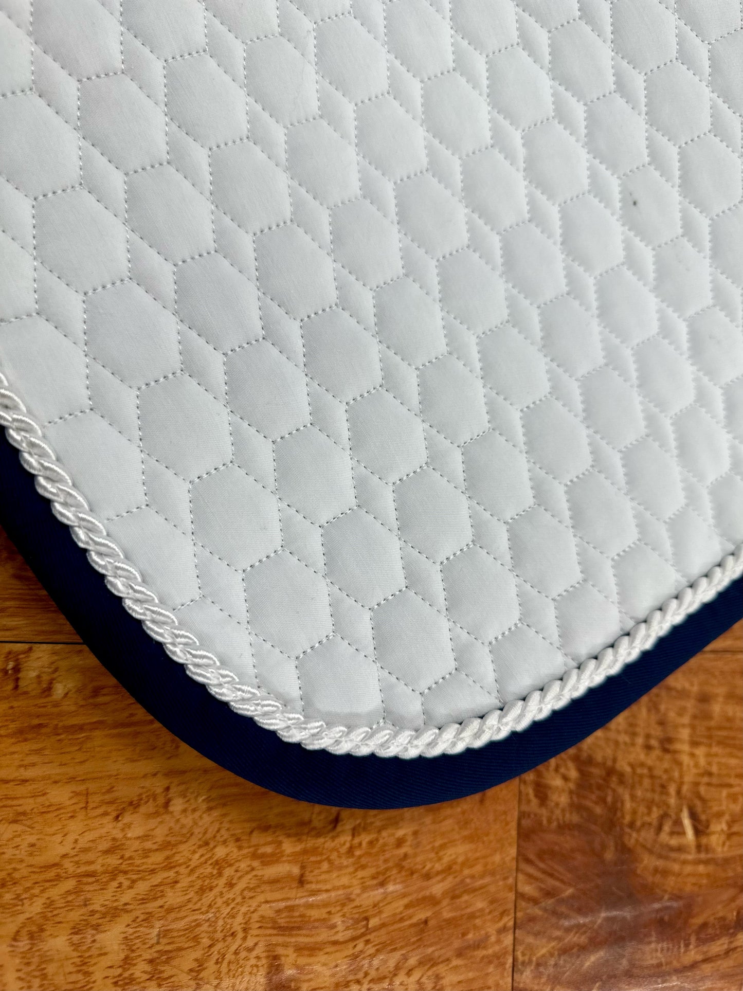 Mattes White Euro Fit Correction Pad with Sheepskin and Navy Pipping