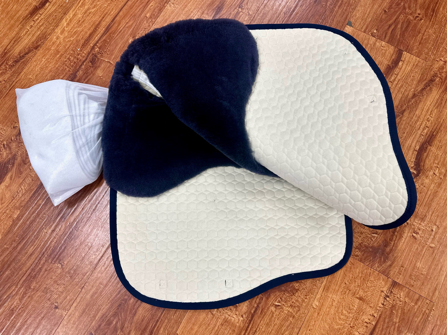 Mattes White Euro Fit Correction Pad with Sheepskin and Navy Pipping