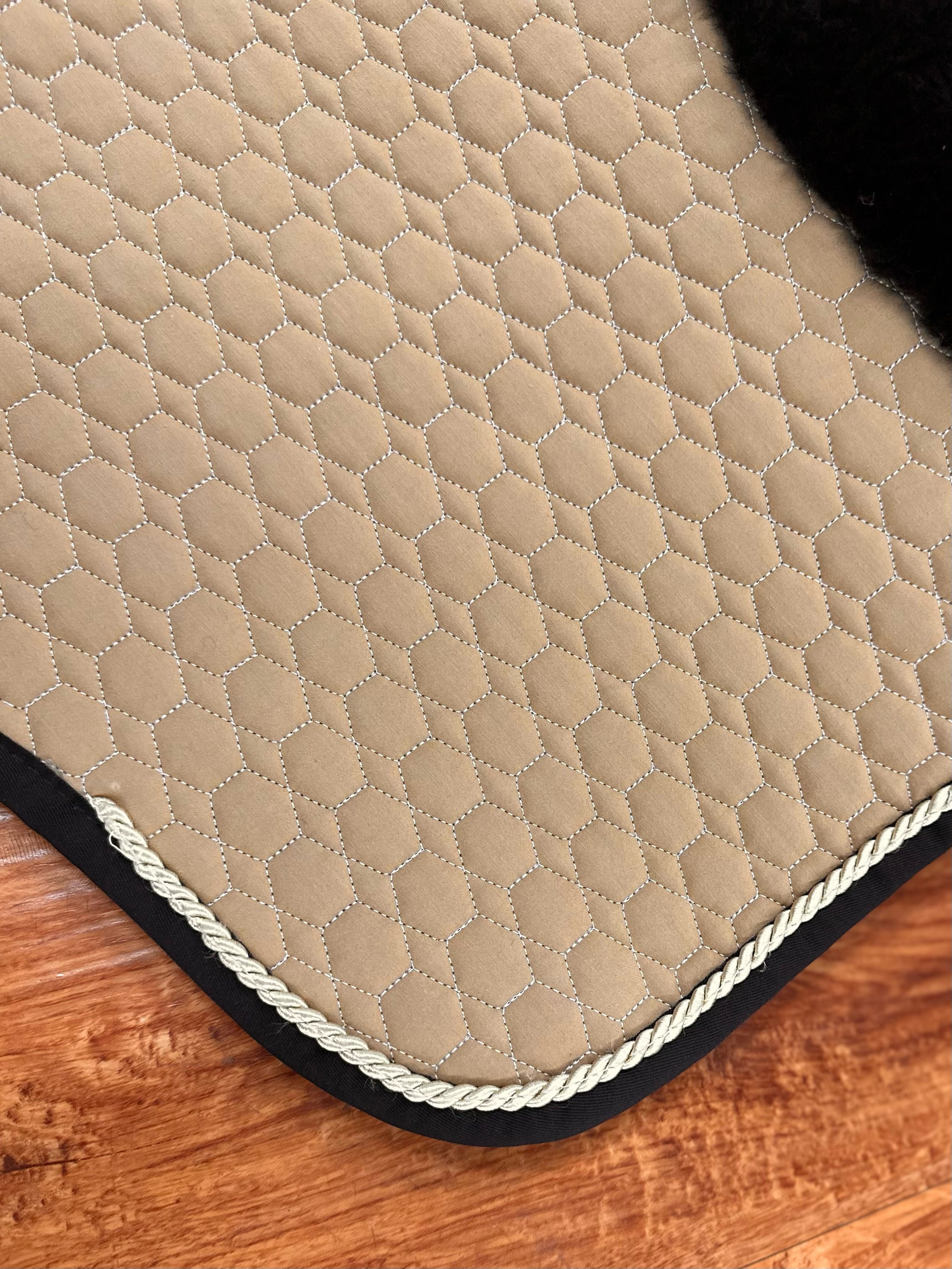 Mattes Euro Fit Dressage Pad with Black Sheepskin and Vanilla/ White Pipping
